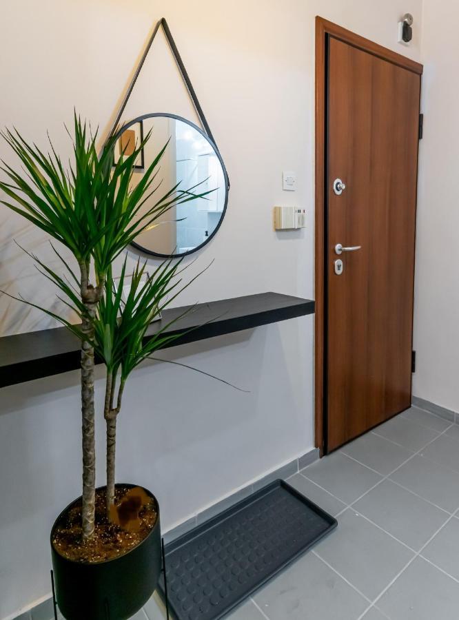Couple Getaway With Queen Bed Apartment Athens Ngoại thất bức ảnh