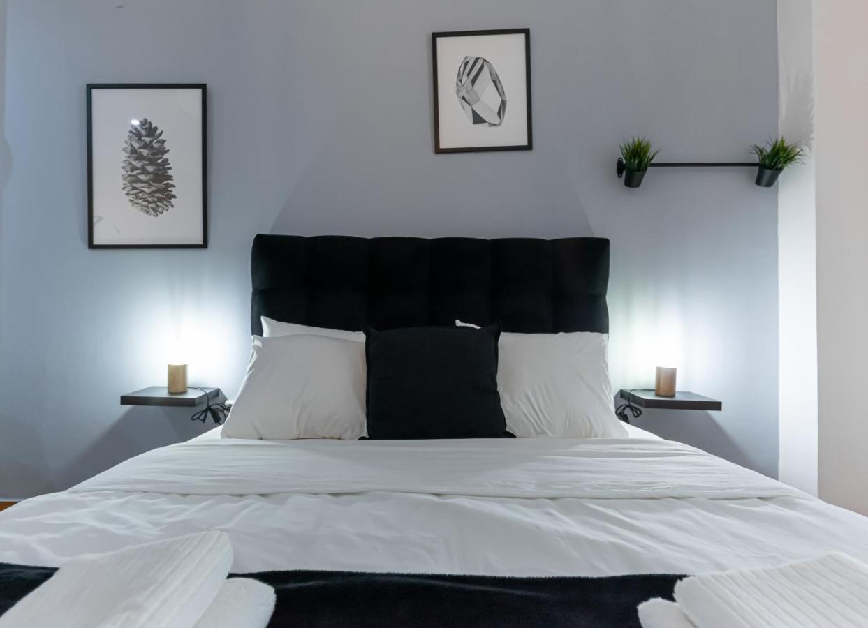 Couple Getaway With Queen Bed Apartment Athens Ngoại thất bức ảnh